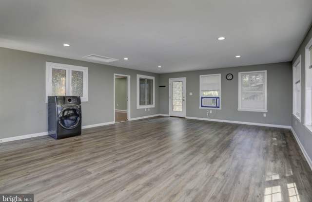 1007 VENICE Drive Gallery 3