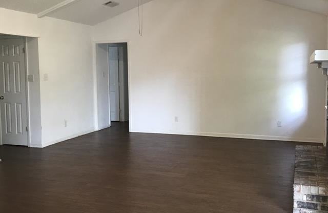 3307 Huisache Street Gallery 2