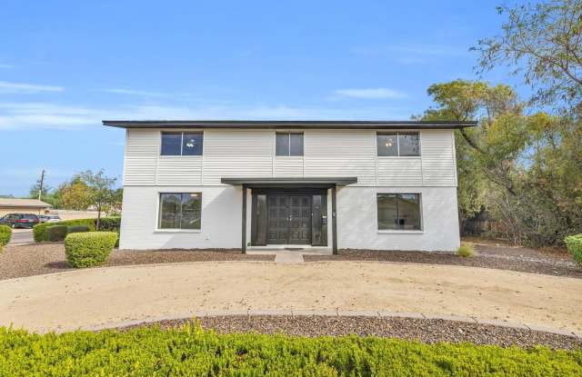 6 Bedroom! 4 1/2 BATHS! ASU! Diving Pool! Less than 1 mile to campus photos photos