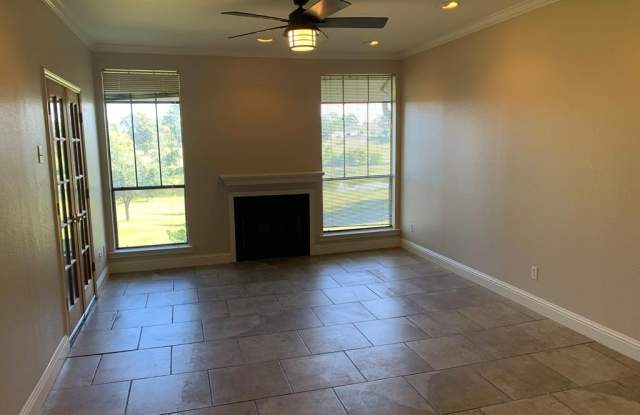 801 Country Club Cir Gallery 4