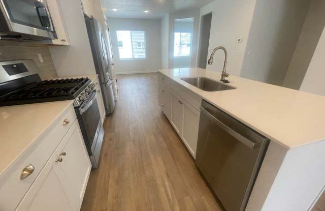 Beautiful New Townhome for Rent in Bluffdale! Gallery 4