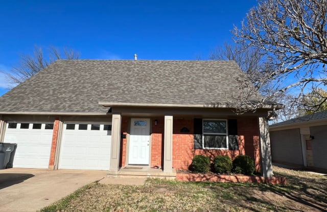 327 NW 62nd - 327 Northwest 62nd Street, Lawton, OK 73505