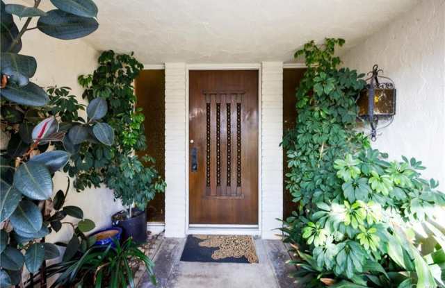 558 Vista Flora Gallery 3