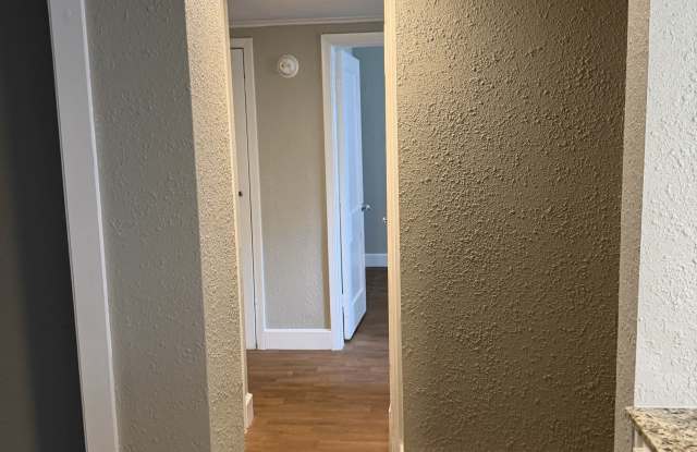 1312 S Jackson Avenue - B Gallery 4
