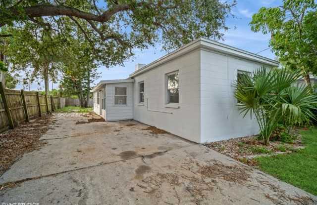 2154 Henry St Ne Gallery 1