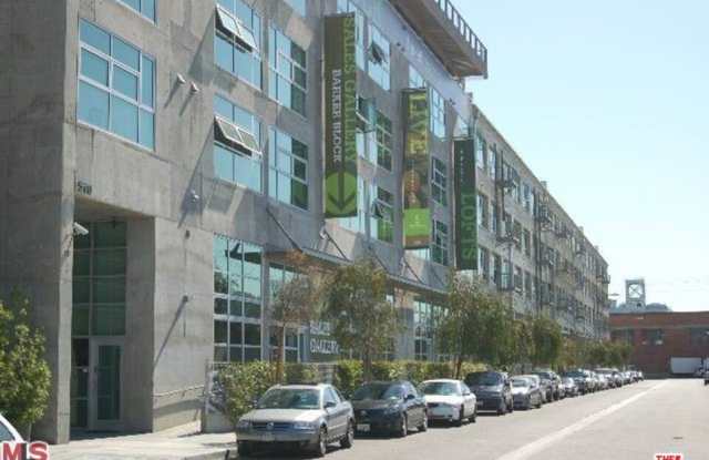 530 S Hewitt St unit: 344 photos photos