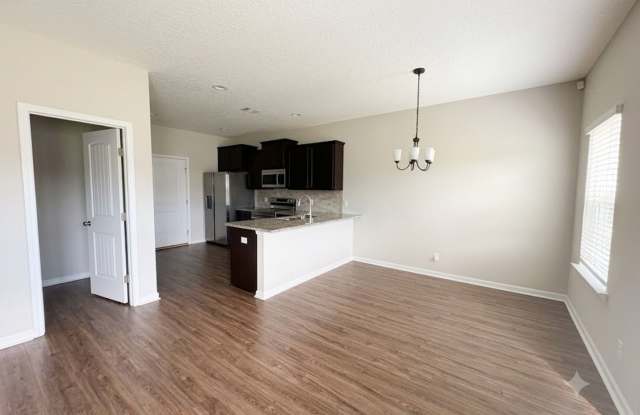 RATE DROP ALERT (was $2300/month) and SUMMER MOVE-IN SPECIAL: $1000 OFF 1st MONTH'S RENT!** Gallery 4