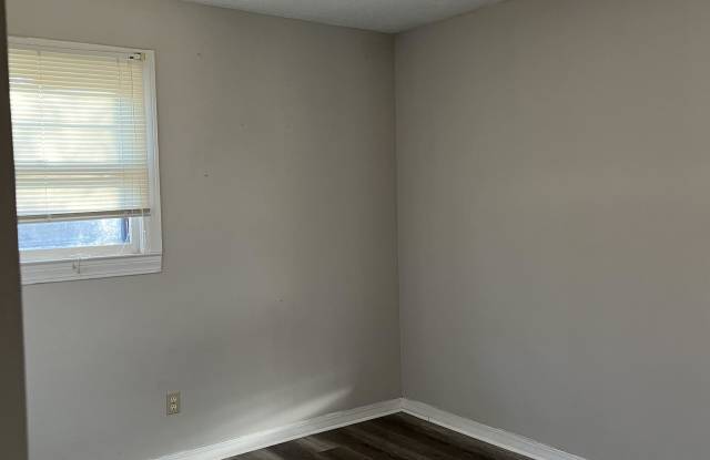 1885 Elmwood Drive Gallery 2