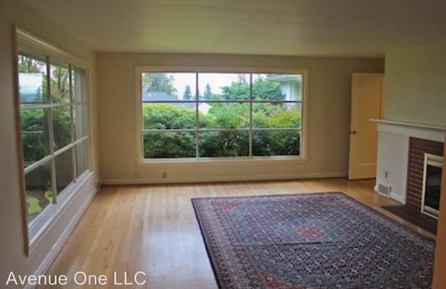 8060 Crest Drive NE Gallery 2