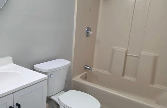 Newly Remodeled 4 Bedroom Home! Gallery 4