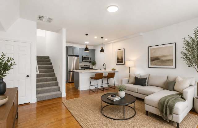 1827 N Wilcox Ave - Now Offering a $500 Look & Lease Credit on Select Units! Gallery 4
