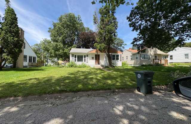 Charming 2-Bedroom Home in Quiet Waterloo Neighborhood – 747 Boston Ave photos photos