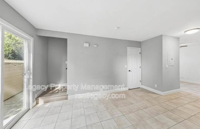 9101 Newhall Dr Gallery 4