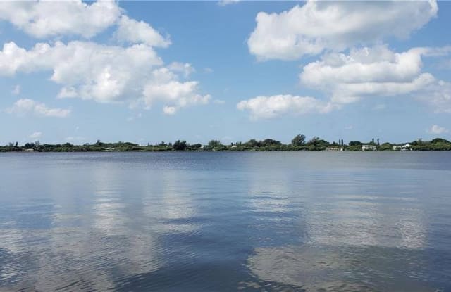 1175 Bayshore Dr - 1175 Bayshore Drive, Englewood, FL 34223