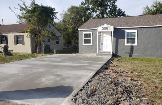 Newly remodeled 2 bed, 1 bath Duplex - 208 West Dewey Avenue, Orange, TX 77630