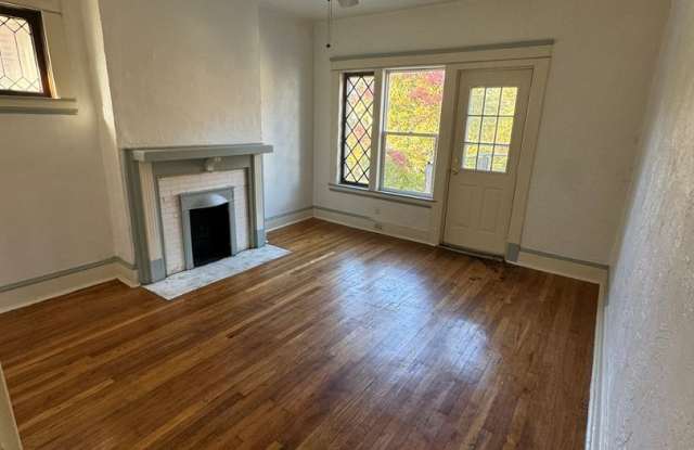 Beautiful Studio, 1 & 2 Bedroom Units near Lakewood. ONE MONTH RENT FREE ! Gallery 4