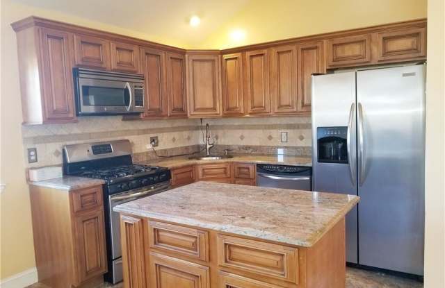 3192 Baisley Avenue - 3192 Baisley Avenue, Bronx, NY 10465
