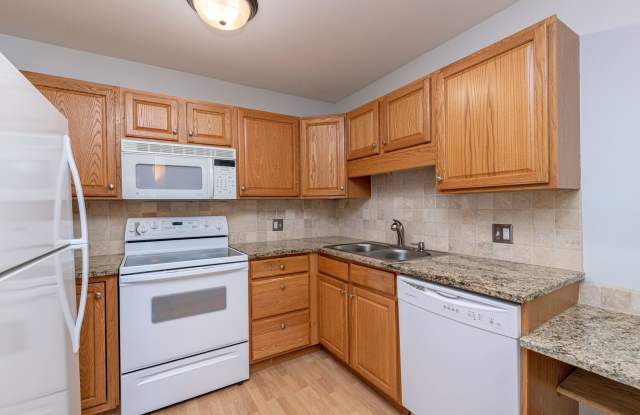 JUST LISTED: 2BDR/2BTH CONDO IN HEATHER GARDENS $2095 Available Oct. 1st Gallery 3