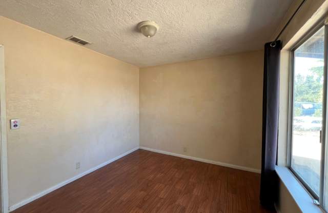 Spacious 5-Bedroom Home with Large Backyard in Apple Valley Gallery 4