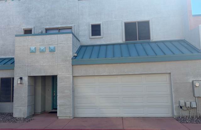 Gated Tempe Townhome with Private Backyard, Pool & 2-Car Garage Gallery 1