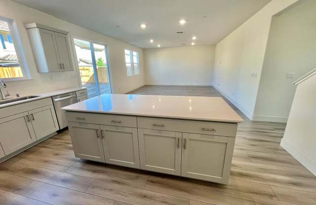 16297 Malibu Drive Gallery 3