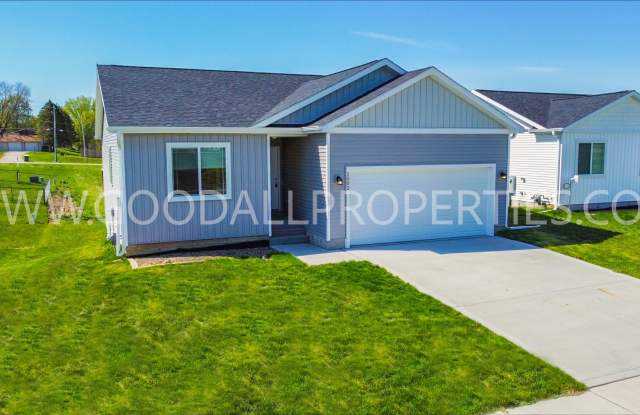 4-Bedroom Walkout Ranch Home in De Soto with Finished Basement & Attached 2-Car Garage - 1002 Linden Street, Dallas County, IA 50261