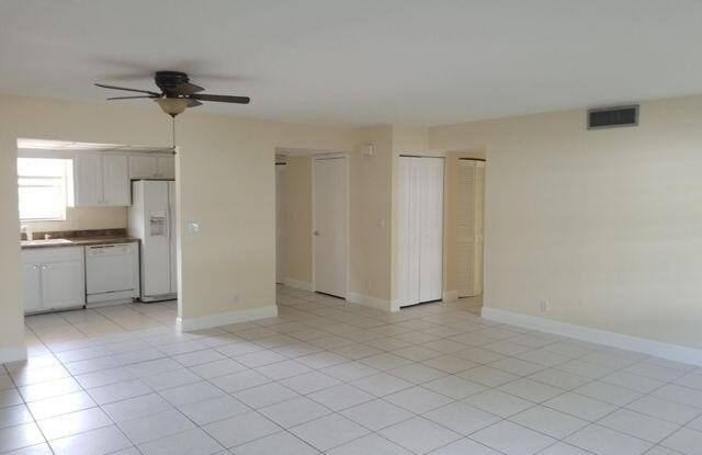 720 N Dixie Highway unit: 202 photos photos