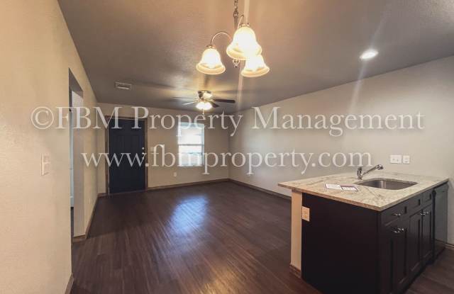 460 Clark St - Beautiful 2 Bedroom, 2 Bathroom Home in Italy, TX! Gallery 4