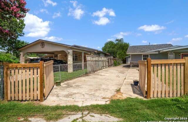 122 Colleen Dr photos photos