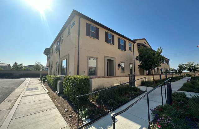 3 Bedroom home for lease in Ontario photos photos