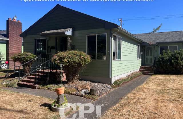 MOVE IN SPECIAL - 1/2 FIRST MONTHS RENT!! - 1016 16th Avenue, Longview, WA 98632