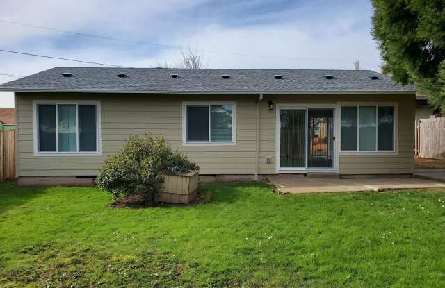 Newly remodeled 3 bedroom 1 bath home!!! Come check it out!! Schedule a tour today. photos photos