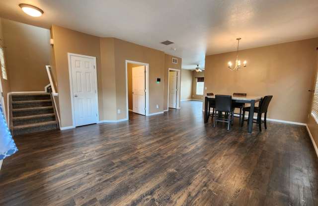 3 Bed 3 bath Town House in Soaring Eagles! Gallery 4