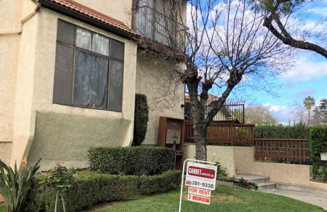 Cozy 3 bedroom Condo in the most demanded Alhambra neighborhood next to Costco photos photos