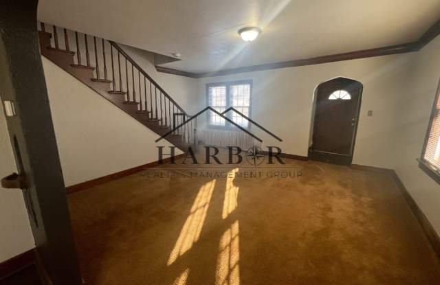 905 1st Ave SW - 905 1st Avenue Southwest, Austin, MN 55912