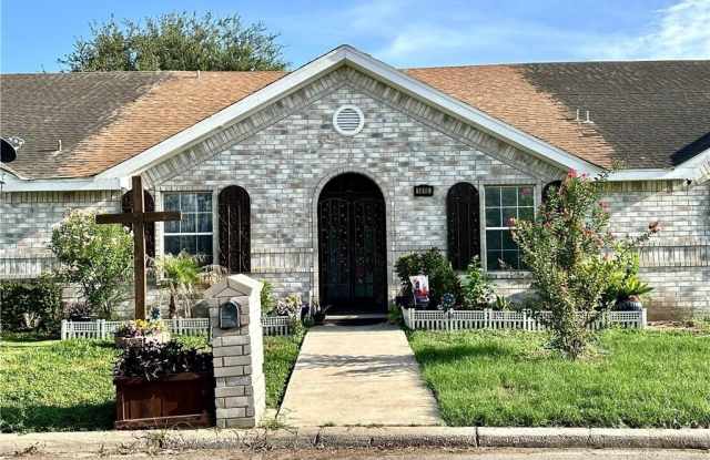 1016 Fairway Drive Gallery 1