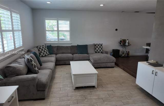 4081 Lake Drive, Coconut Creek, FL 33066 Gallery 4