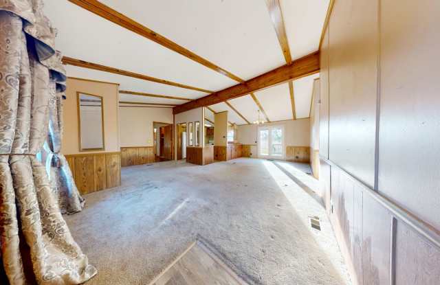 South Central ranch with large garage Gallery 4