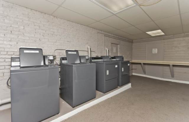 1048 N Spaulding photos photos