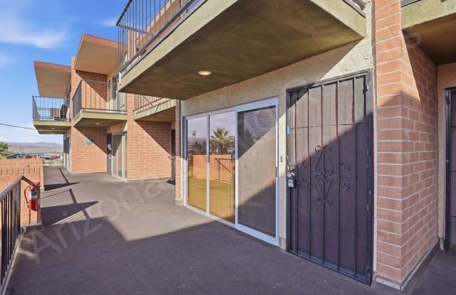 DOWNTOWN LAKEVIEW CONDO Gallery 3