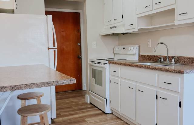 Emerald Village Apartments Gallery 2