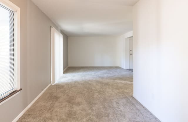 Woodlake Apartments of Indianapolis Gallery 3