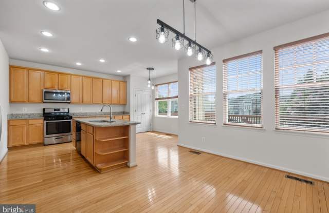 43229 BROXTON TERRACE - 43229 Broxton Terrace, Broadlands, VA 20148