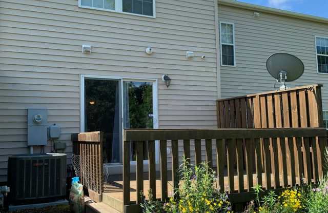 2 Bedroom 2.5 Bath Townhouse Gallery 3