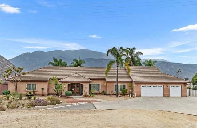 Stunning 4BR/3BA Pool Home in Singing Hills View Estate | Rancho San Diego Gallery 4