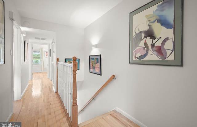 4 DUDLEY CT Gallery 2