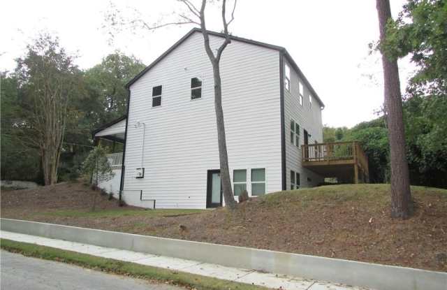 2367 Summit Avenue NW Gallery 3