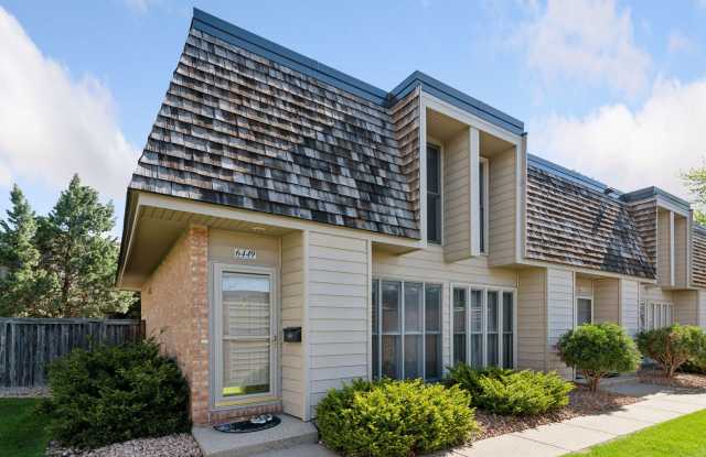 Edina Townhome w/ Pool! photos photos