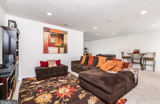 1110 LANHAM LANE Gallery 4