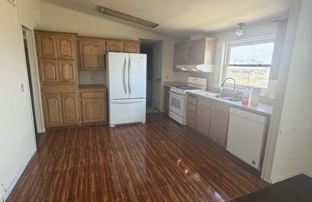 690 Maple Court Gallery 4